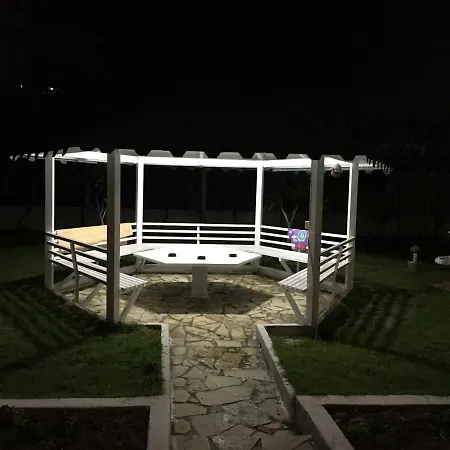 Pensión Islami Durrës