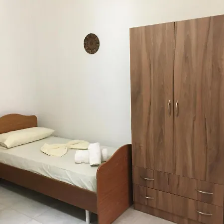 Islami Πανσιόν *